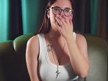 latina cam girl leemeenee image #4680017