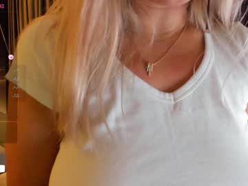 latina cam girl aliessia image #4425766