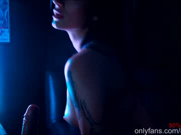 latina cam girl aynmarie image #1627679