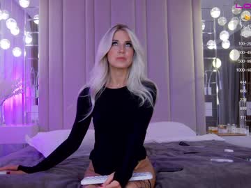 latina cam girl krissone image #1655581