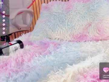 latina cam girl little_effy18 image #4379432