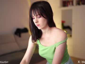 latina cam girl _blackbee_ image #3649608