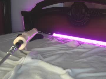 latina cam girl queenelia image #4545384