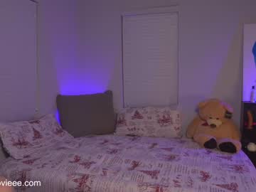latina cam girl maggielovieee image #904787