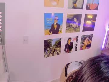 latina cam girl little_effy18 image #3788578