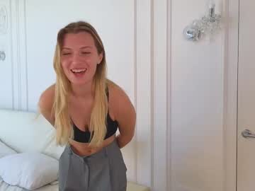 latina cam girl arletteeveringham image #4661381