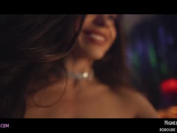 latina cam girl lucieoude_ image #1374536