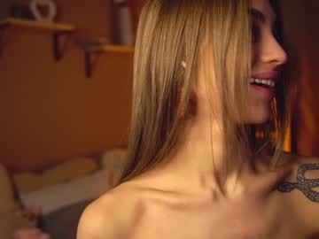 latina cam girl cuteelsa_ image #3906188