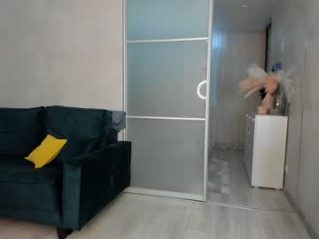 latina cam girl mia_devill image #2778502