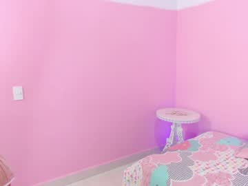 latina cam girl little_effy18 image #1425485