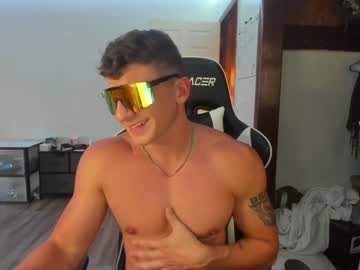 latina cam couple cowsgomoo101 image #1330209