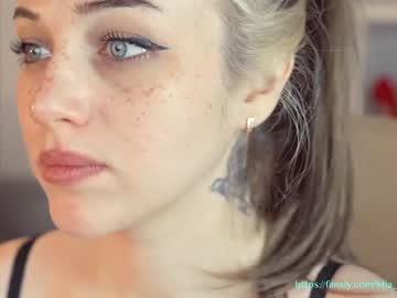 latina cam girl mia_milagros image #1192427