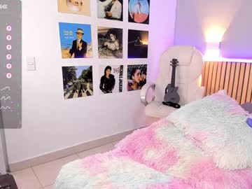 latina cam girl little_effy18 image #4426415