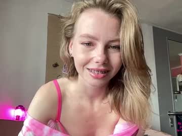 latina cam girl elli_harmon image #3131731