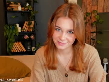 latina cam couple thomashelena image #828479