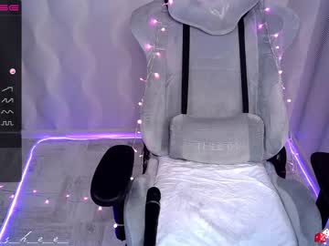 latina cam girl _b_a_n_s_h_e_e_ image #1023360