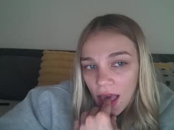 chloe_damian latina cam