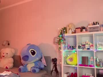 latina cam girl mia_milagros image #3765380