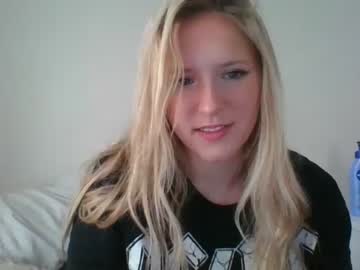 latina cam girl dumb_blonde69 image #3375733