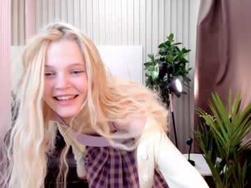 latina cam girl alien_kitty_ellie image #1601370