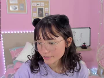 latina cam girl little_effy18 image #1459139