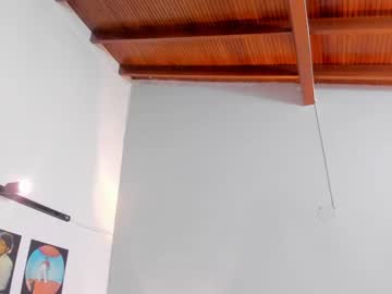latina cam girl little_effy18 image #3391385