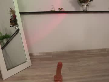 latina cam girl taralanes image #3042476