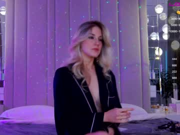 latina cam girl krissone image #1132632
