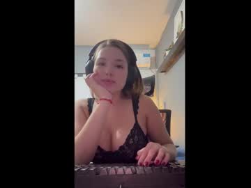 latina cam girl eemilyyyy19 image #4704067