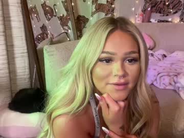 latina cam girl ari_02 image #4362680