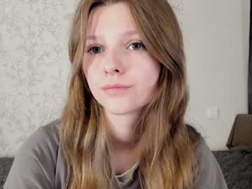 latina cam girl alainaestrada image #3684559