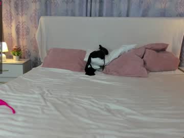 latina cam girl isabella__quinn image #1305560