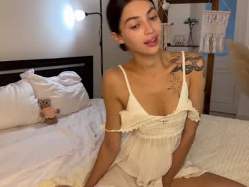 latina cam girl cuteelsa_ image #4432860
