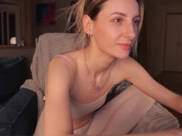 latina cam girl alicedotg image #850896