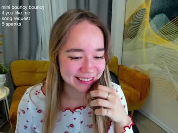 latina cam girl kristycoy image #2342361