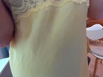latina cam girl ehotlovea image #3745774