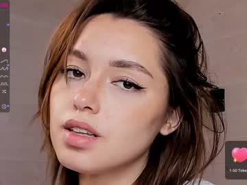 latina cam girl darling_kira image #1976718