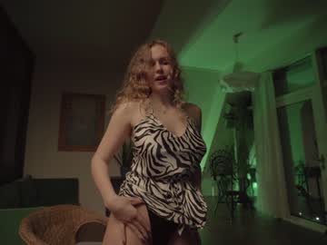 latina cam girl chillwithkira image #707079