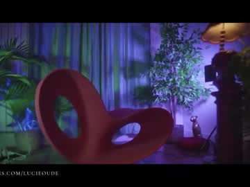 latina cam girl lucieoude_ image #2234356