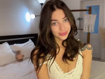 latina cam girl cuteelsa_ image #4404129