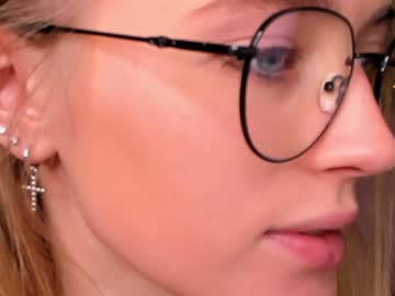 latina cam girl linellali image #1768908