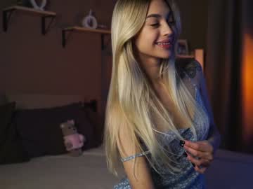 latina cam girl cuteelsa_ image #3656450