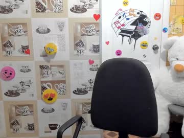 latina cam girl emmika_ image #1463169