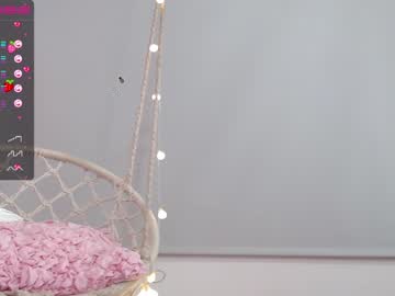 latina cam girl little_effy18 image #1224427