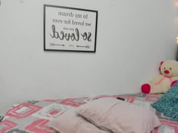 latina cam girl abigail_w image #815370
