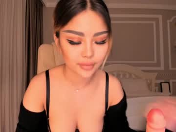 latina cam girl bae_suz image #1079459