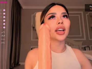 latina cam girl bae_suz image #1094383