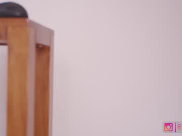 latina cam girl _lasuescun image #4303186