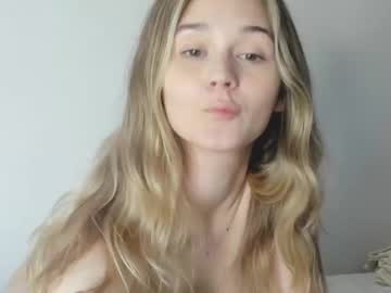 latina cam girl just_jenifer image #4632711