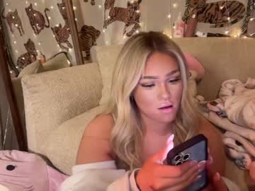 latina cam girl ari_02 image #4362025